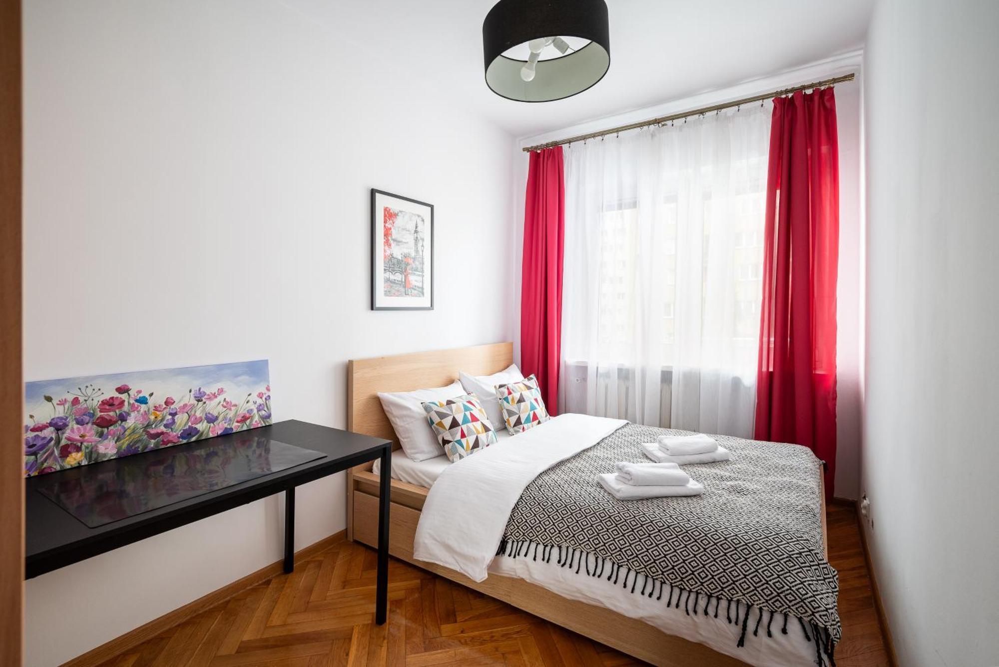 Rondo Onz Red & Yellow Apartament Warszawa