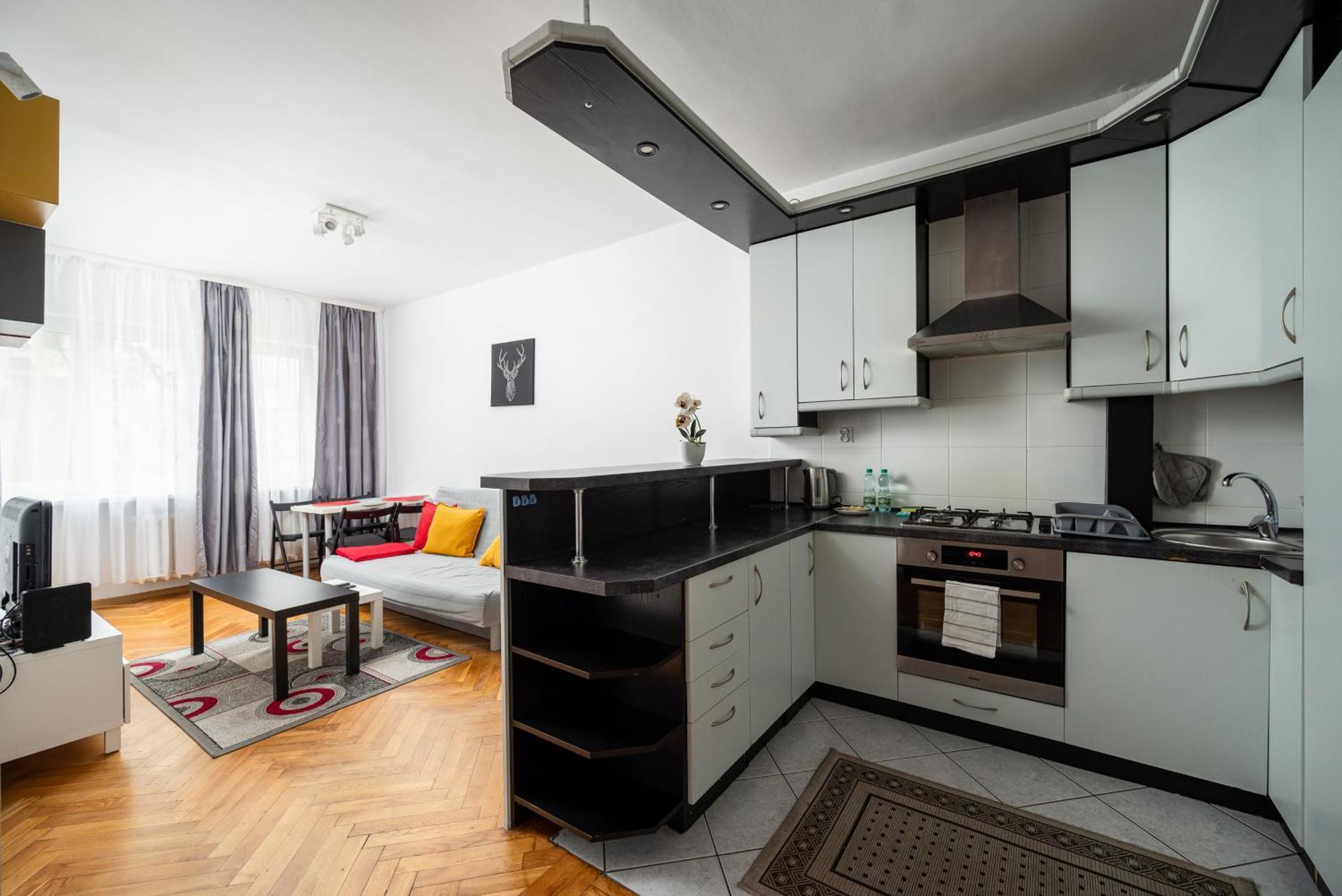 Rondo Onz Red & Yellow Apartament *