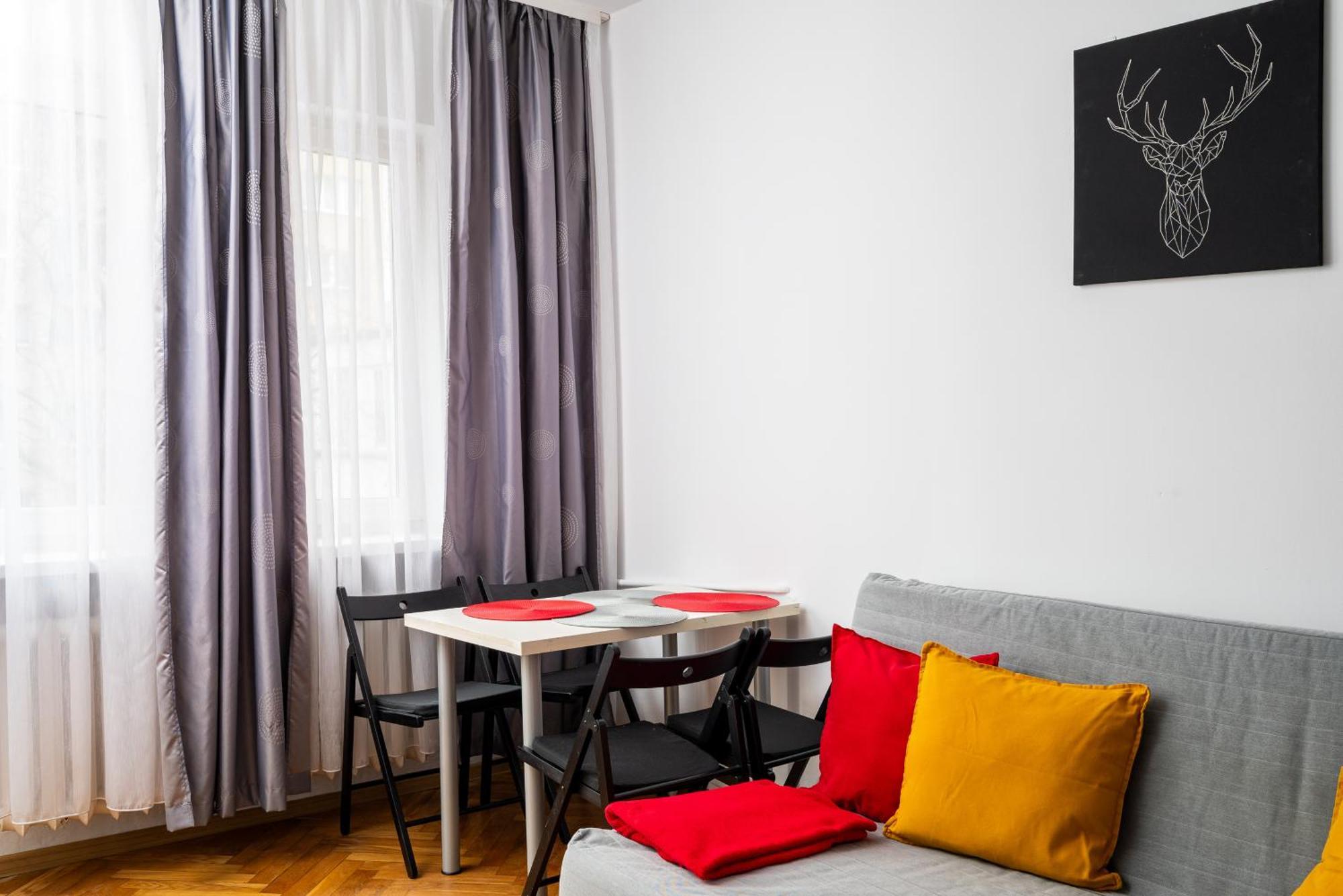 Rondo Onz Red & Yellow Apartament