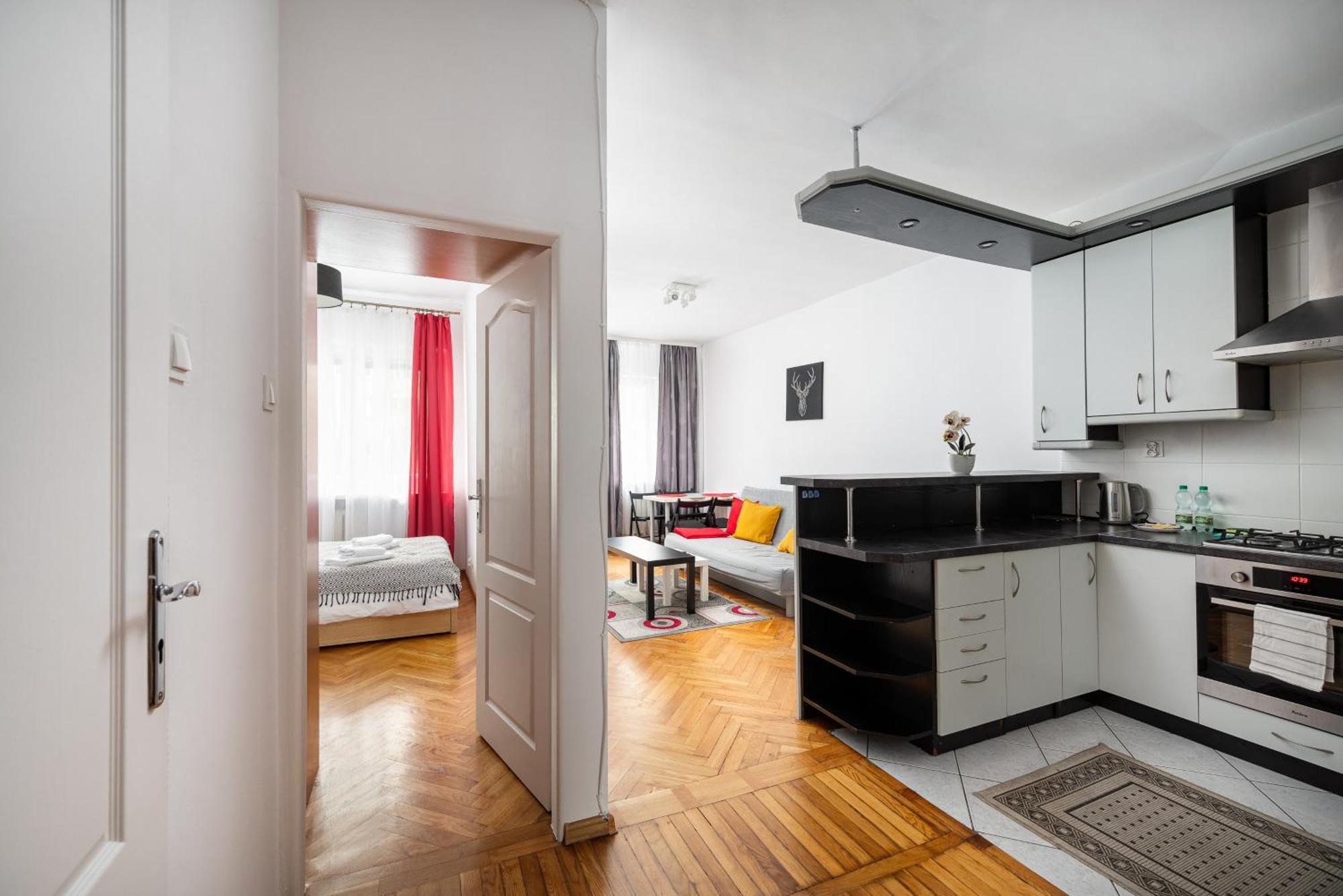 Rondo Onz Red & Yellow Apartament Warszawa