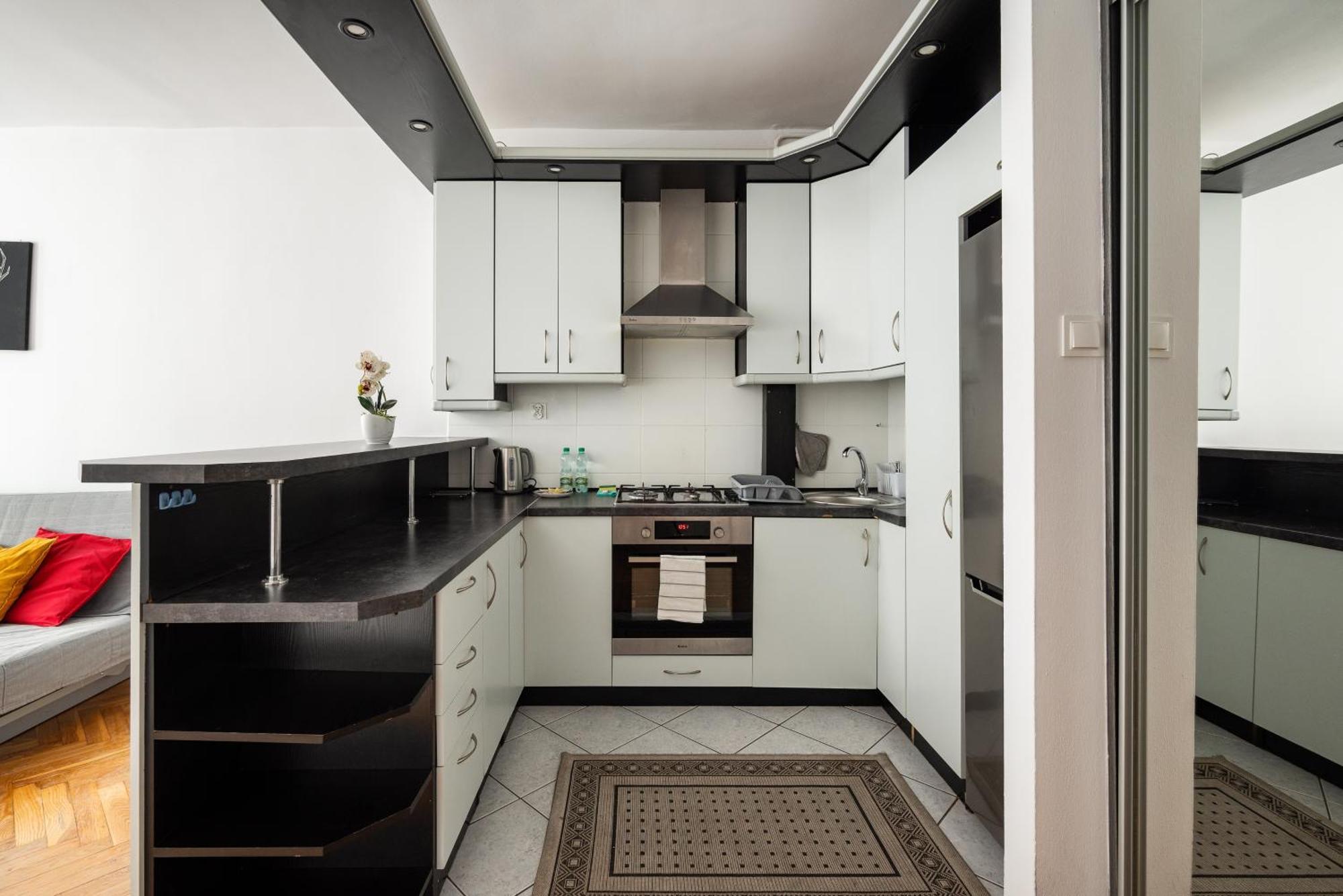 Rondo Onz Red & Yellow Apartament
